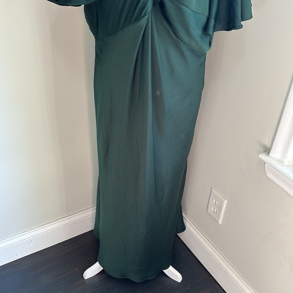 Showpo. AMARTINA MIDI V NECK TWIST BODICE FLUTTER SLEEVE DRESS FOREST GREEN NWT - Picture 9 of 16